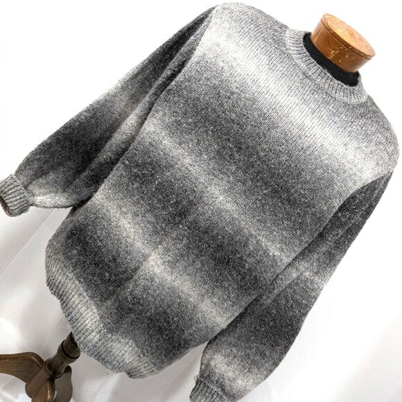 NWOT! WHO WHAT WEAR! WOOL BLEND ASH & DOVE GRAY OMBRE FADE CREW SWEATER! SZ M - Picture 1 of 8